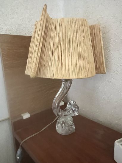 DANS LA CHAMBRE TROIS 
Daum France 
Lampe...
