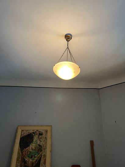 DANS LA CHAMBRE UNE 
Ensemble uniformes de...
