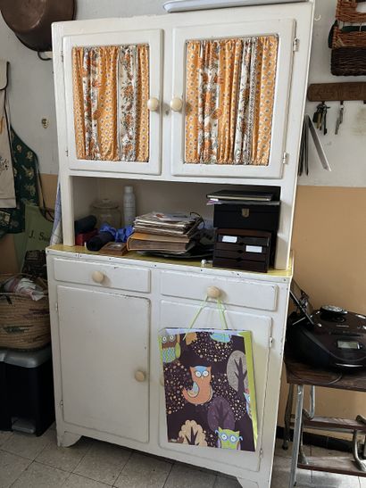 DANS LA CUISINE 
Ensemble de vaisselles,...