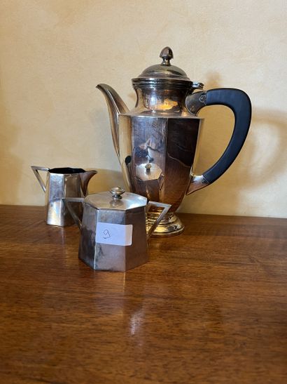 ENSEMBLE DE METAL ARGENTE comprenant :
Service...