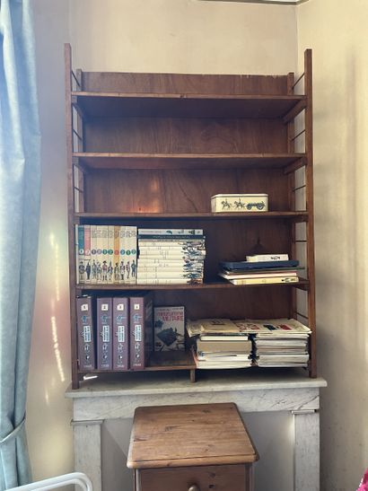 DANS LA CHAMBRE DEUX 
Ensemble de meubles...