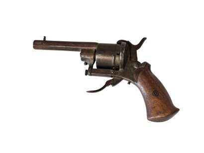 BELGIQUE 
Revolver à broche systéme Lefaucheux...