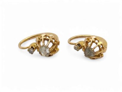 PAIRE DE BOUCLE D'OREILLE en or jaune 750°...
