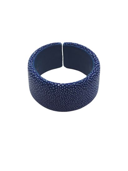 BRACELET manchette en galuchat bleu