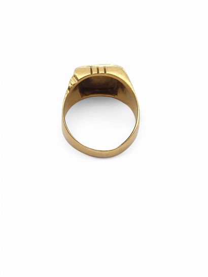 BAGUE chevalière en or jaune 750° chiffré...