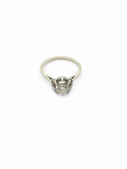 BAGUE en or et platine ornée d'un diamant...