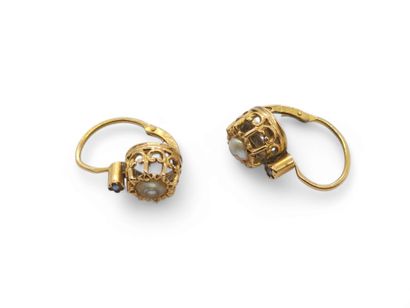 PAIRE DE BOUCLE D'OREILLE en or jaune 750°...