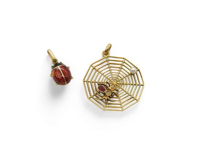 PENDENTIF en or jaune 750° figurant une toile...