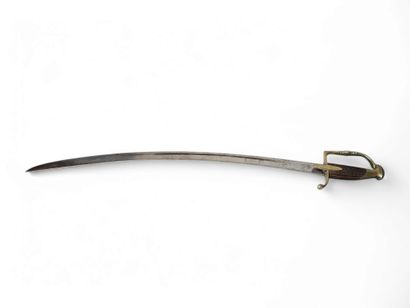 SABRE DE CAVALERIE LEGERE 
Poignée en bois...