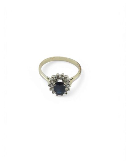 BAGUE marguerite en or gris 750° ornée d'un...
