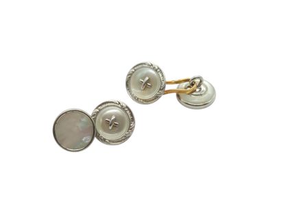PAIRE de boutons de manchette chaine en or...