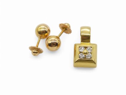 PENDENTIF en or jaune 750° sertie de quatre...