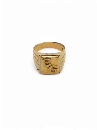 BAGUE chevalière en or jaune 750° chiffré...