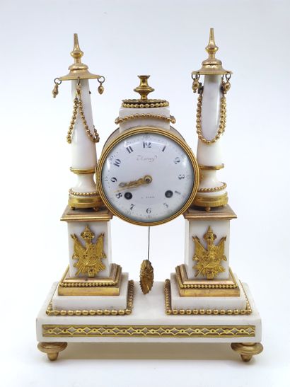 PENDULE PORTIQUE | Epoque Directoire
Marbre...