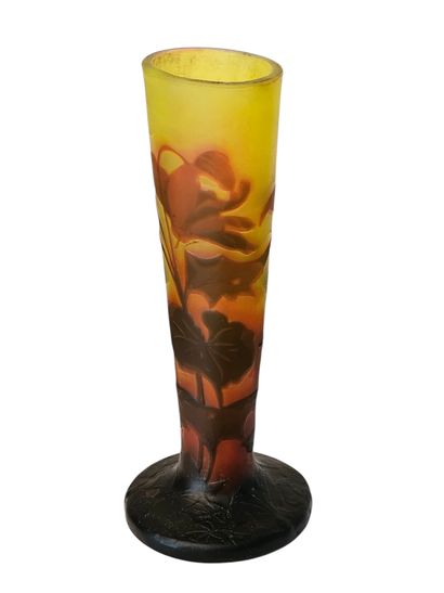J MICHEL PARIS (1925-1935)
Vase soliflore...