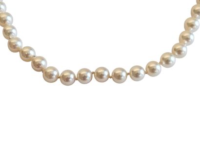 COLLIER sautoir de 70 perles de culture,...