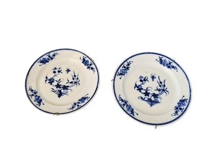 TOURNAI XIX éme siecle 
Deux assiettes à...