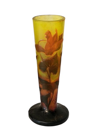 J MICHEL PARIS (1925-1935)
Vase soliflore...