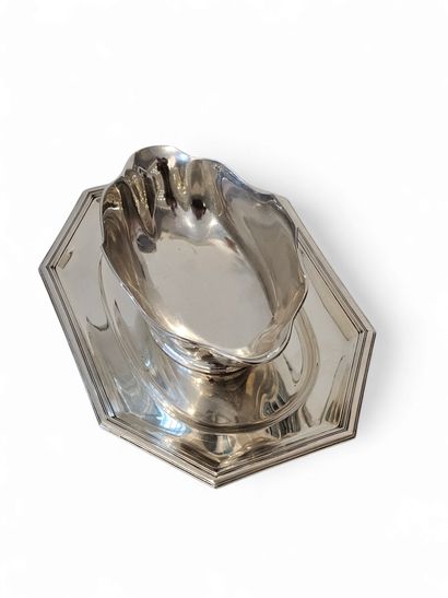 PUIFORCAT
Saucière en argent 950° , de forme...