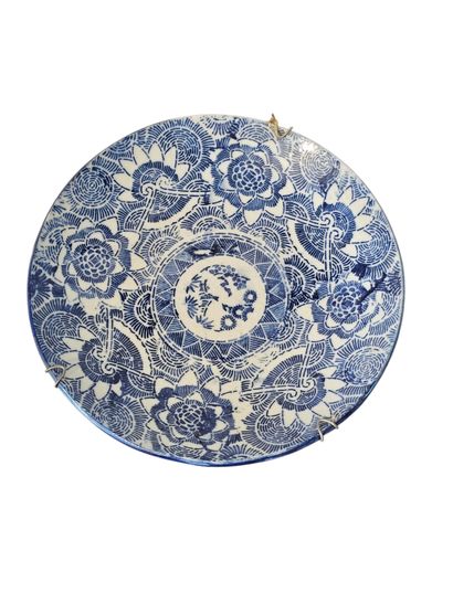 CHINE XXème siècle 
Ensemble de trois assiettes...