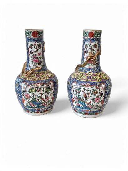 CHINE - XXe siècle
Paire de vases à haut...