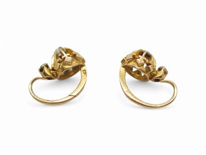 PAIRE DE BOUCLE D'OREILLE en or jaune 750°...