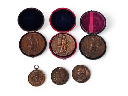 REUNION DE SIX MEDAILLES CIVILES en bronze...