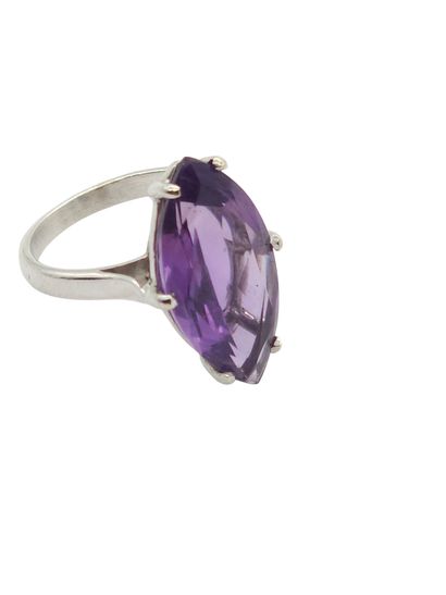 BAGUE en or gris 750° ornée d'une améthyste...