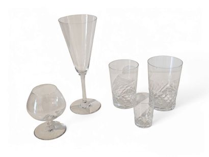 BACCARAT 
Ensemble de gobelets de différentes...
