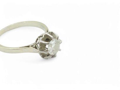 BAGUE en or et platine ornée d'un diamant...