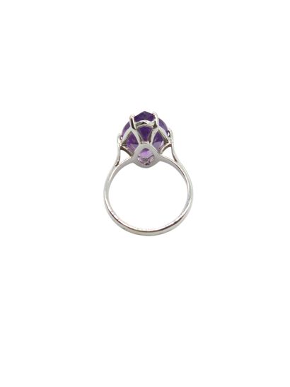BAGUE en or gris 750° ornée d'une améthyste...
