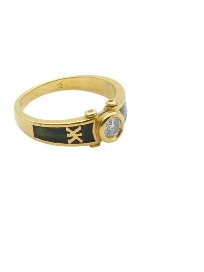 KORLOFF
Bague en or jaune 750° ornée d'un...