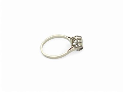 BAGUE en or et platine ornée d'un diamant...