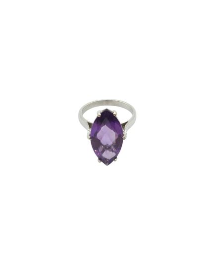 BAGUE en or gris 750° ornée d'une améthyste...