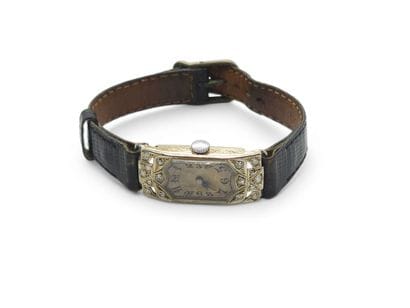 MONTRE de dame, boîtier rectangulaire en...