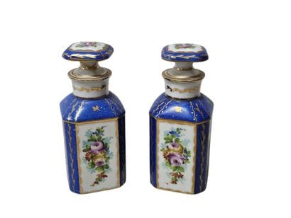 SEVRES (dans le goût de )
Paire de flacons...