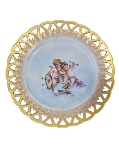 LIMOGES
Large porcelain dish depicting Madame...