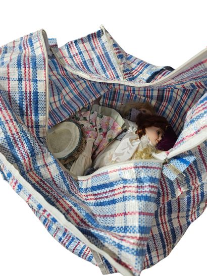 Ensemble de poupée et pieces détachées de...