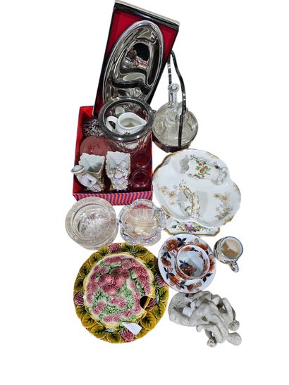 Set of trinkets including
Cups, cookie, oil...