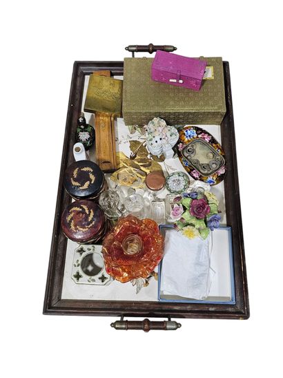 Wood and porcelain tray 
On y joint 
Set...