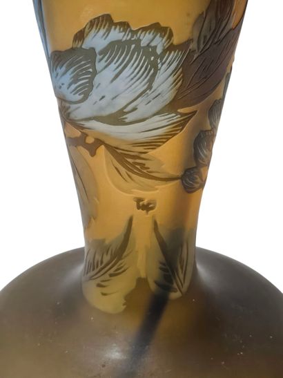 Gallé Tip 
Multi-layered glass lamp with...