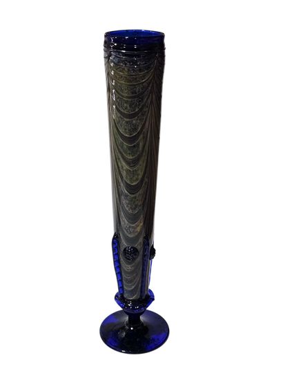 In the taste of Murano
Blue blown glass vase...
