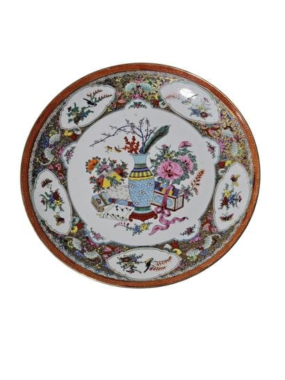 CHINA XXth CENTURY 
Porcelain plate decorated...