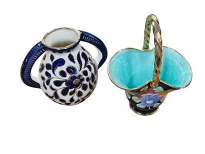 Travail portugais
Pichet en faience 
On y...
