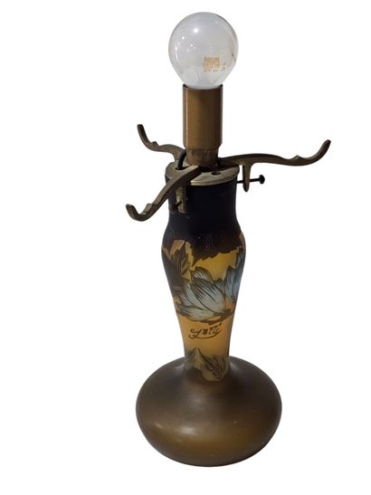 Gallé Tip 
Multi-layered glass lamp with...