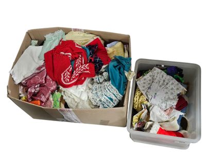 Set of clothes and outfits for dolls and...
