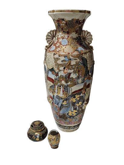 JAPON 
Grand vase Satsuma
Petit brule encens
Petit...