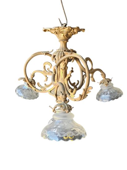 LUSTRE en bronze à quatre bras de lumières,...