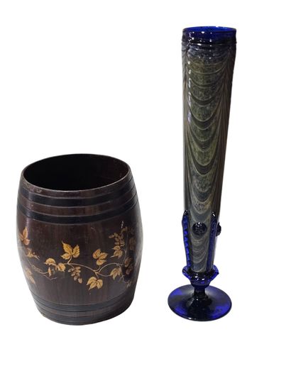 In the taste of Murano
Blue blown glass vase...