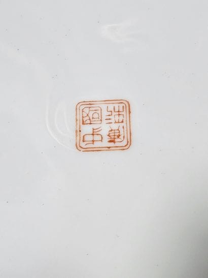 CHINA XXth CENTURY 
Porcelain plate decorated...